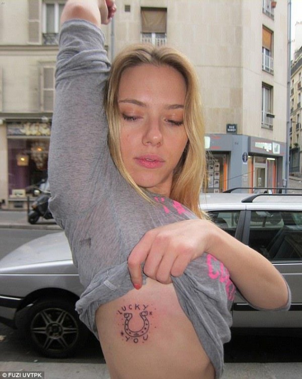 A nova tatuagem de Scarlett Johansson 