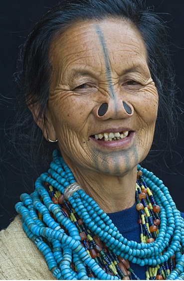 As mulheres da tribo Apatani 03