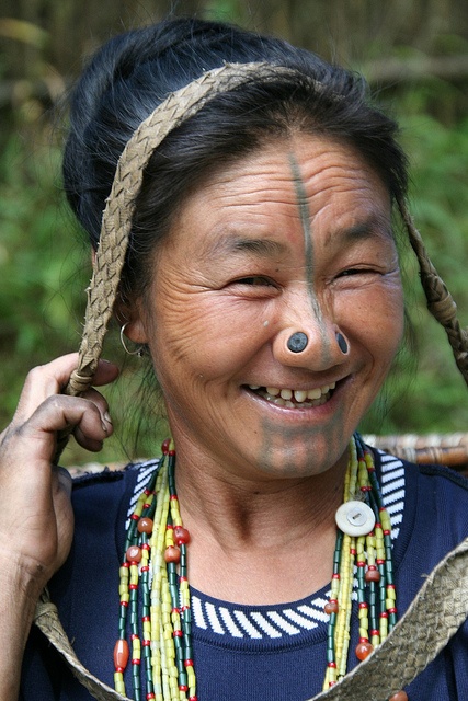 As mulheres da tribo Apatani 20