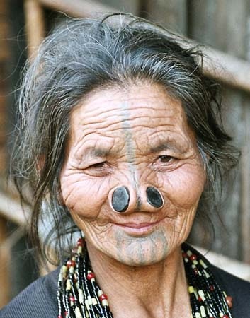 As mulheres da tribo Apatani 23