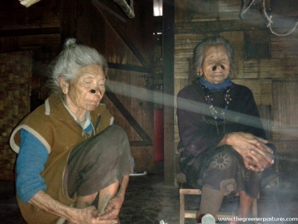 As mulheres da tribo Apatani 26