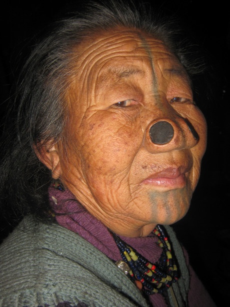 As mulheres da tribo Apatani 29