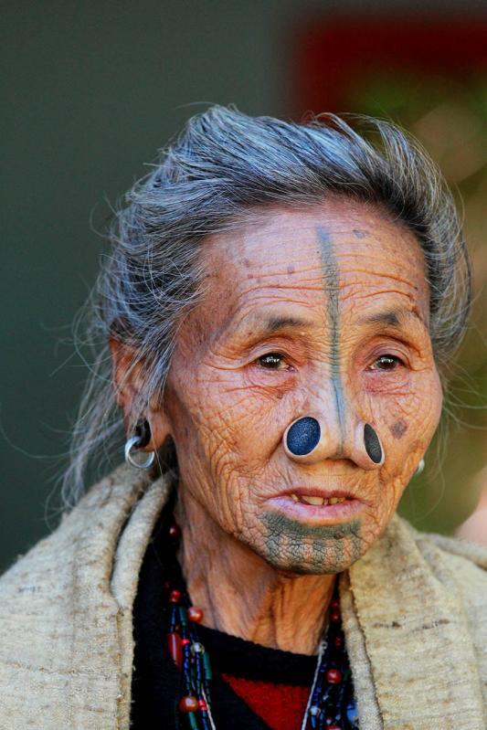 As mulheres da tribo Apatani 30