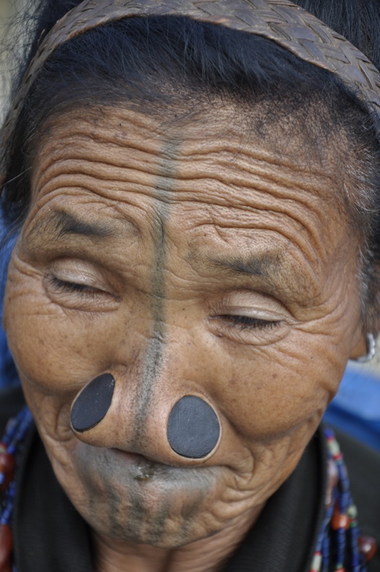 As mulheres da tribo Apatani 32