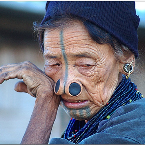 As mulheres da tribo Apatani 42