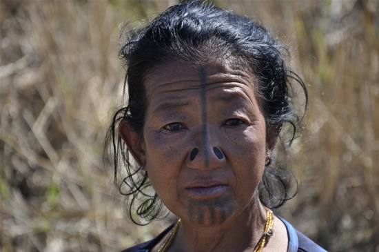 As mulheres da tribo Apatani 43
