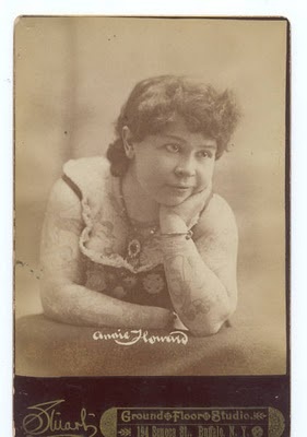 Damas tatuadas Annie Howard 02