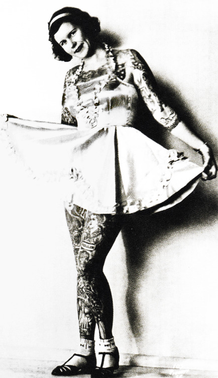Damas tatuadas Betty Broadbent 04