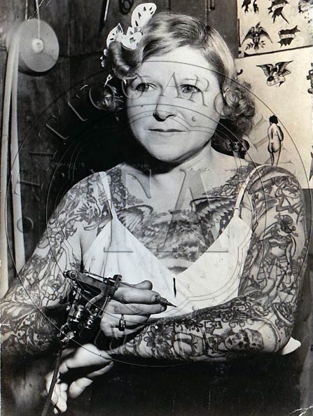 Damas tatuadas Mildred Hull 02