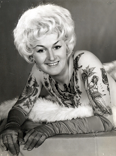 Taruadora e pin up tatuada Cindy Ray 06
