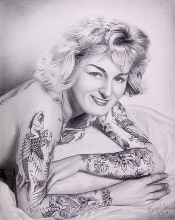 Taruadora e pin up tatuada Cindy Ray 07