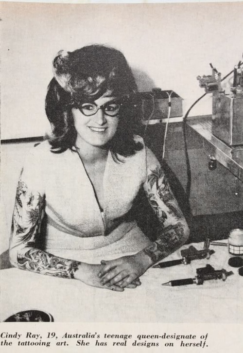 Taruadora e pin up tatuada Cindy Ray 08