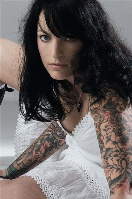 girls_with_tattoos_13