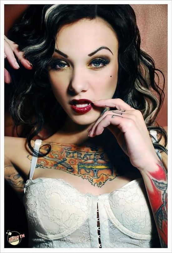girls_with_tattoos_19