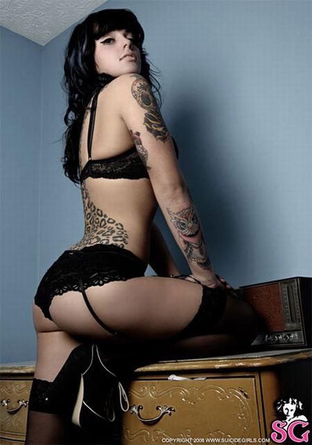 hot_girls_with_tattoos_34