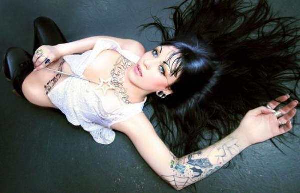 hot_girls_with_tattoos_35