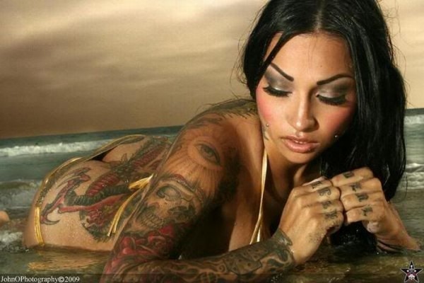 hot_girls_with_tattoos_75