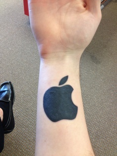 Tatuagens do logo da Apple 01