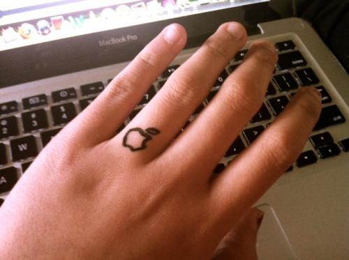 Tatuagens do logo da Apple 04
