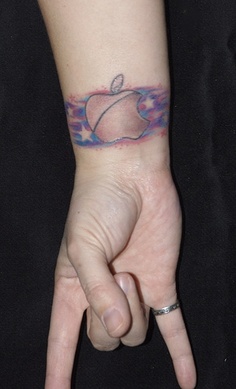 Tatuagens do logo da Apple 07
