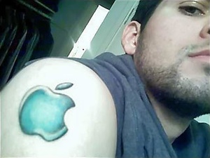 Tatuagens do logo da Apple 09
