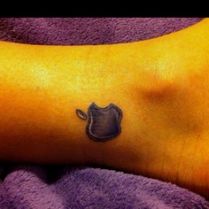 Tatuagens do logo da Apple 10