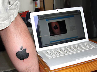 Tatuagens do logo da Apple 17