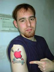 Tatuagens do logo da Apple 28