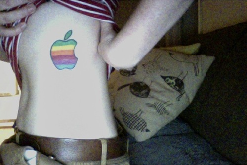 Tatuagens do logo da Apple 38