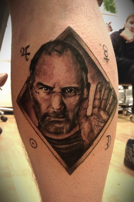Tatuagens do logo da Apple 39