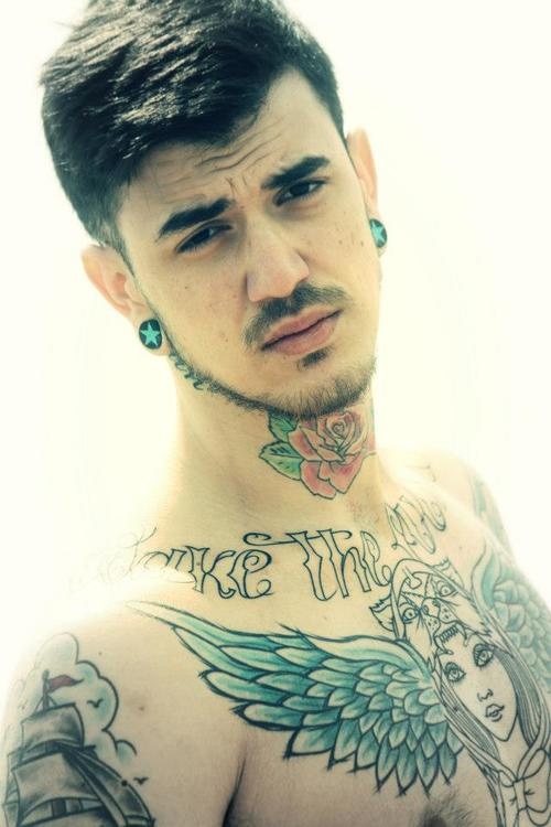Homens tatuados para arrancar suspiros 15