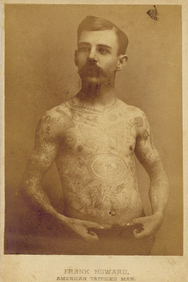 Foto Antiga de Homem Tatuado 02