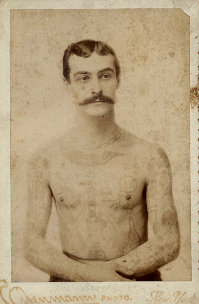 Foto Antiga de Homem Tatuado 05