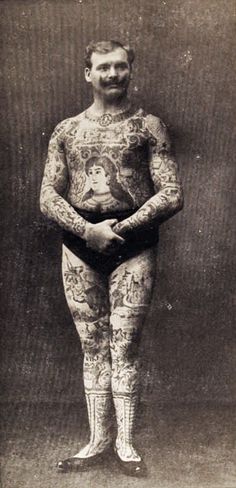 Foto Antiga de Homem Tatuado 09