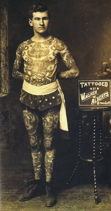 Foto Antiga de Homem Tatuado 10