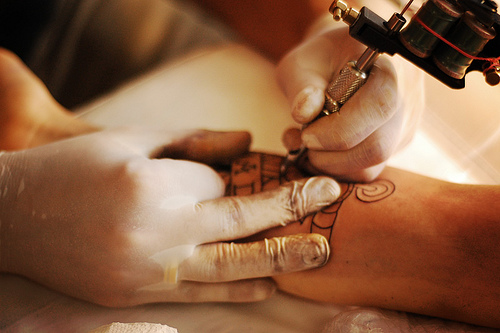 Fotos de tatuadores trabalhando 06