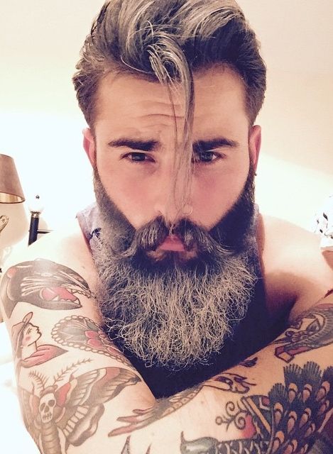 Barbudos tatuados 00