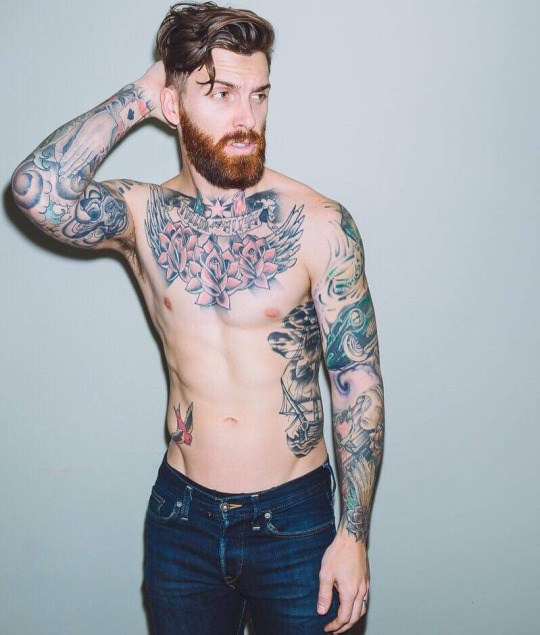 Barbudos tatuados 01