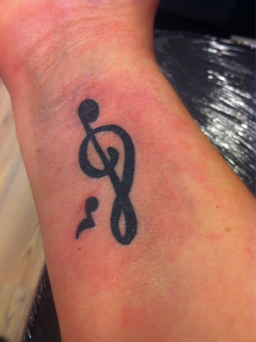 A música salva tatuagem Juliette Freire Mostra Tattoo Original Em Homenagem A Familia Quem Quem News